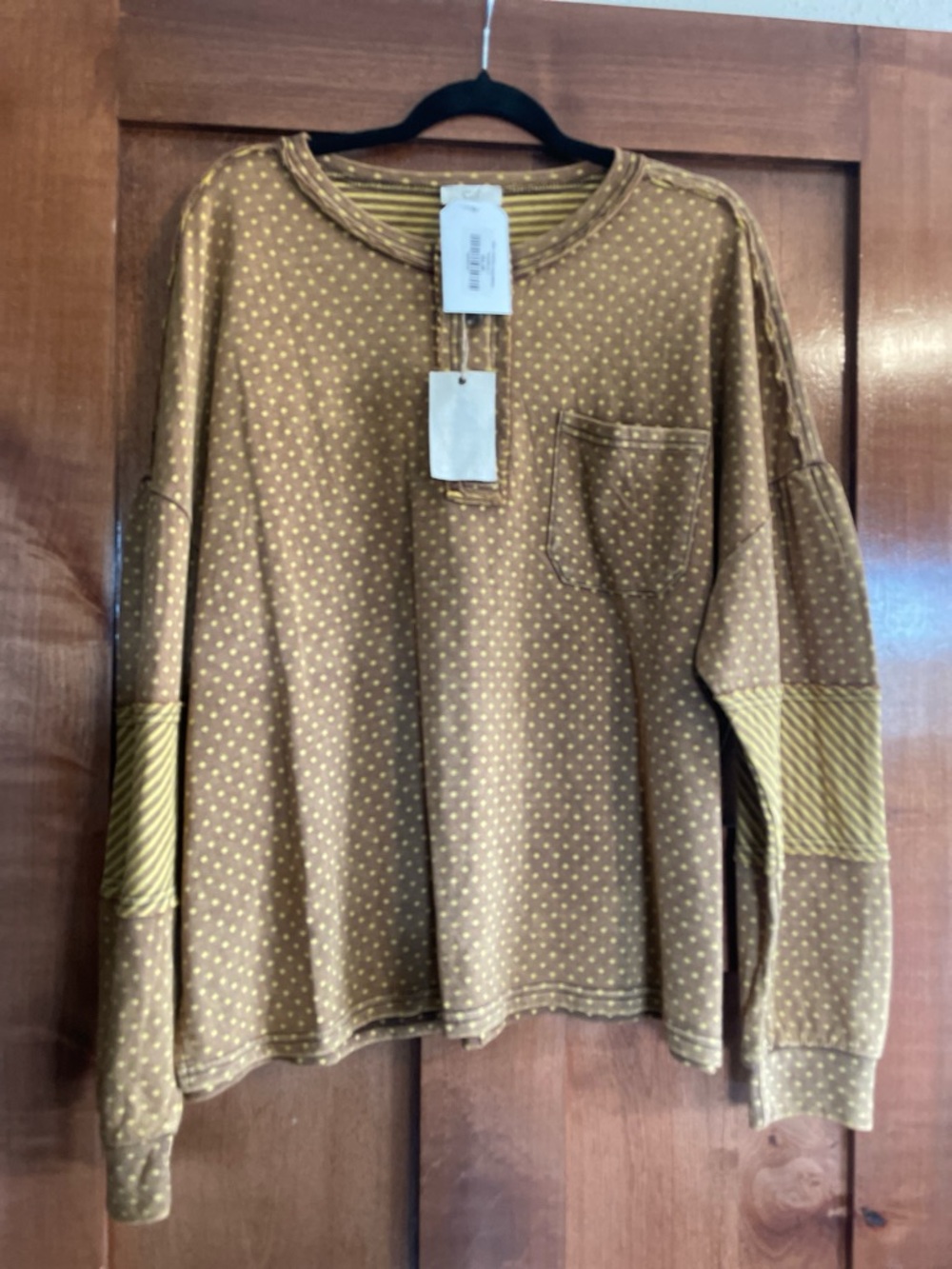 easel Women's Long-Sleeve Pocket Tee in Brown with Yellow Dots